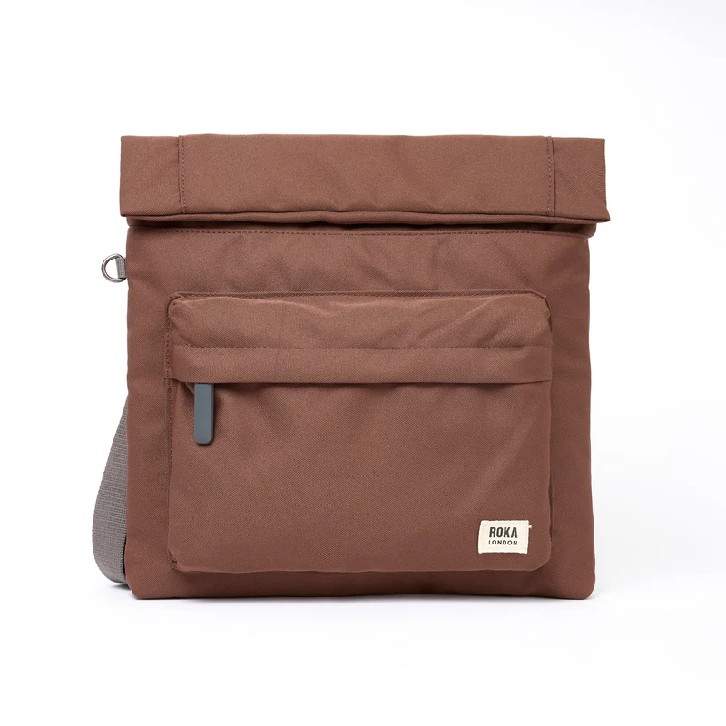 ROKA Stratford L Gerecyclede Nylon Tas | Cacao