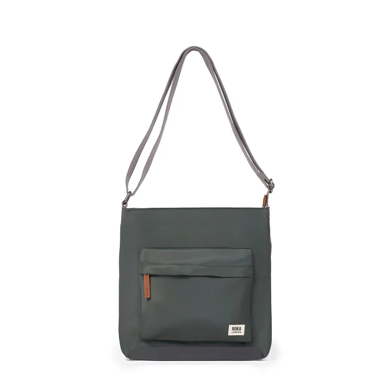 ROKA Kennington B Medium Tas van Gerecycled Nylon | Thyme
