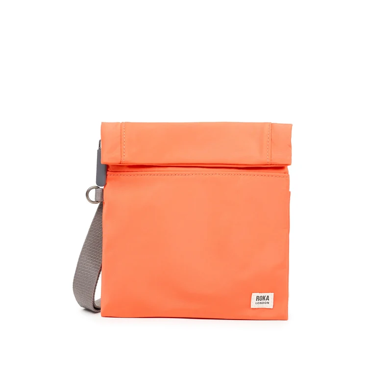 ROKA Stratford Kleine Gerecyclede Nylon Tas | Firecracker