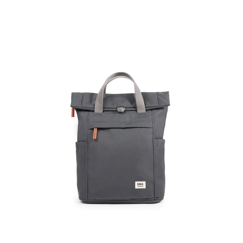 ROKA Finchley Een vervaagde zwarte kleine tas van gerecycled canvas