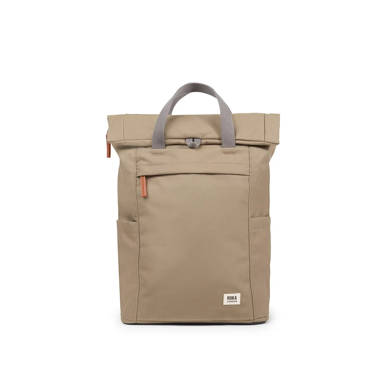 ROKA Finchley Een taupekleurige middelgrote tas van gerecycled canvas.