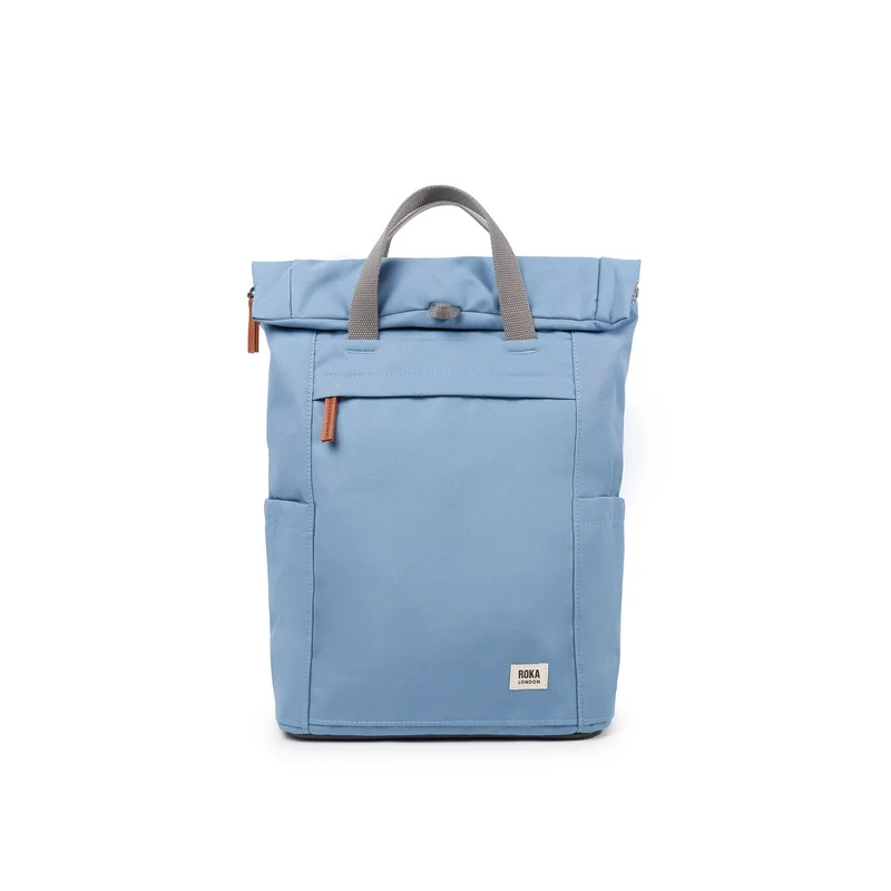 ROKA Finchley Een retro blauwe middelgrote tas van gerecycled canvas