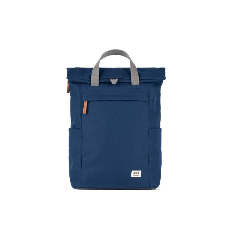 ROKA Finchley Een frisse blauwe middelgrote tas van gerecycled canvas