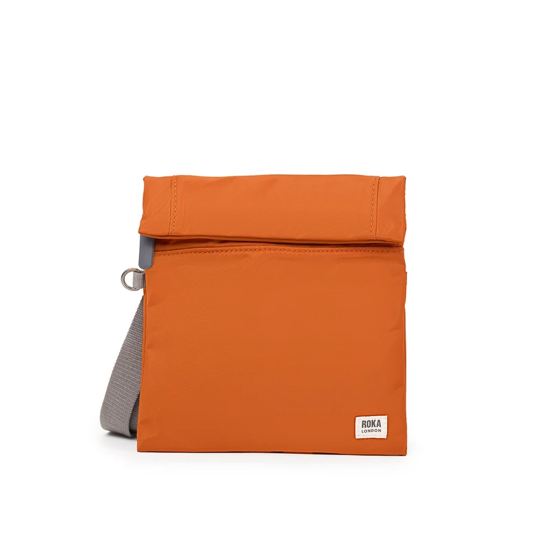 ROKA Stratford Kleine Gerecyclede Nylon Tas | Bran