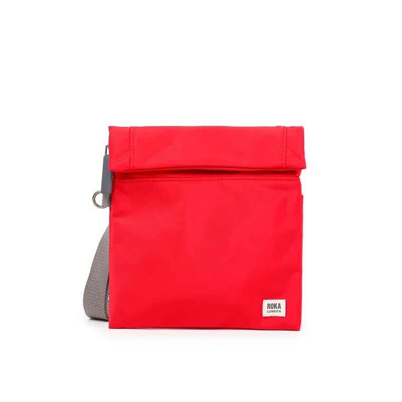 ROKA Stratford Kleine Gerecyclede Nylon Tas | Chili-olie