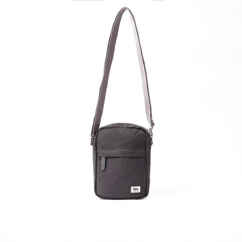 ROKA Bond Tas van gerecycled canvas met koolstofvezelafwerking